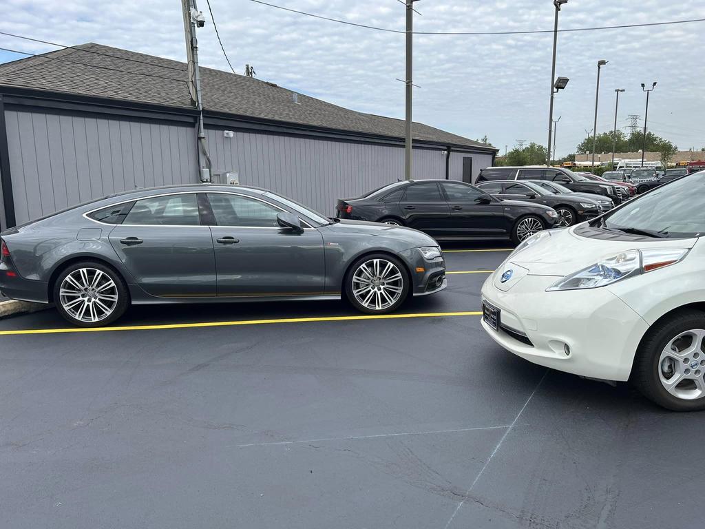 Dealership gallery photo 5